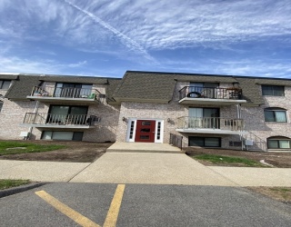 40 High St, Dedham, Massachusetts, 1 Bedroom Bedrooms, 3 Rooms Rooms,1 BathroomBathrooms,Residential,For Sale,High St,73504647