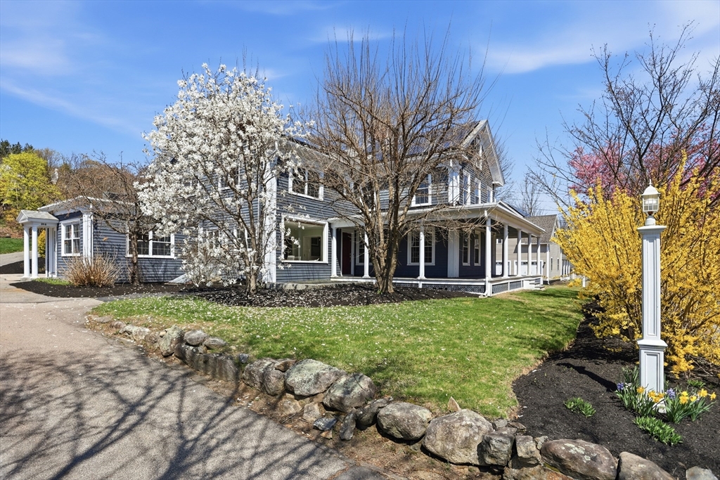 33 Blake Circle, Marlborough, Massachusetts, 4 Bedrooms Bedrooms, 11 Rooms Rooms,4.5 BathroomsBathrooms,Residential,For Sale,Blake Circle,73502435