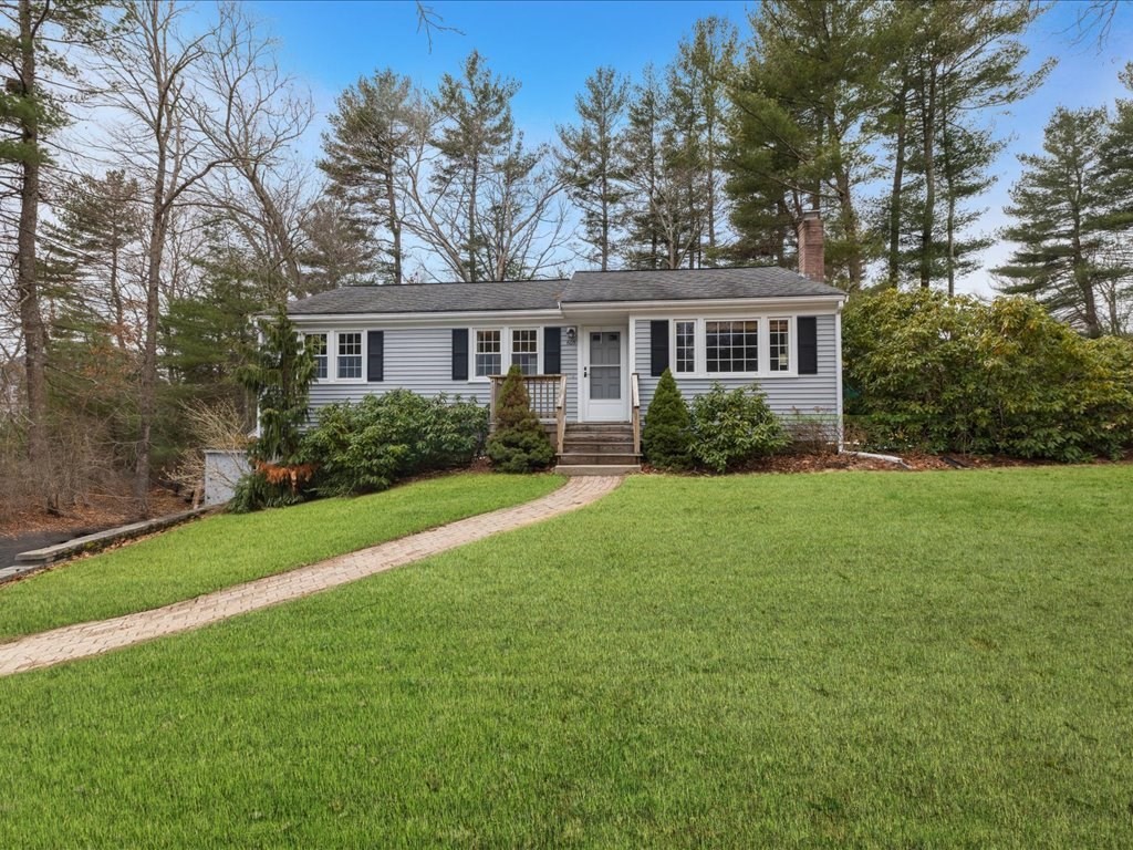 605 East St, Bridgewater, Massachusetts, 3 Bedrooms Bedrooms, 6 Rooms Rooms,1 BathroomBathrooms,Residential,For Sale,East St,73504262