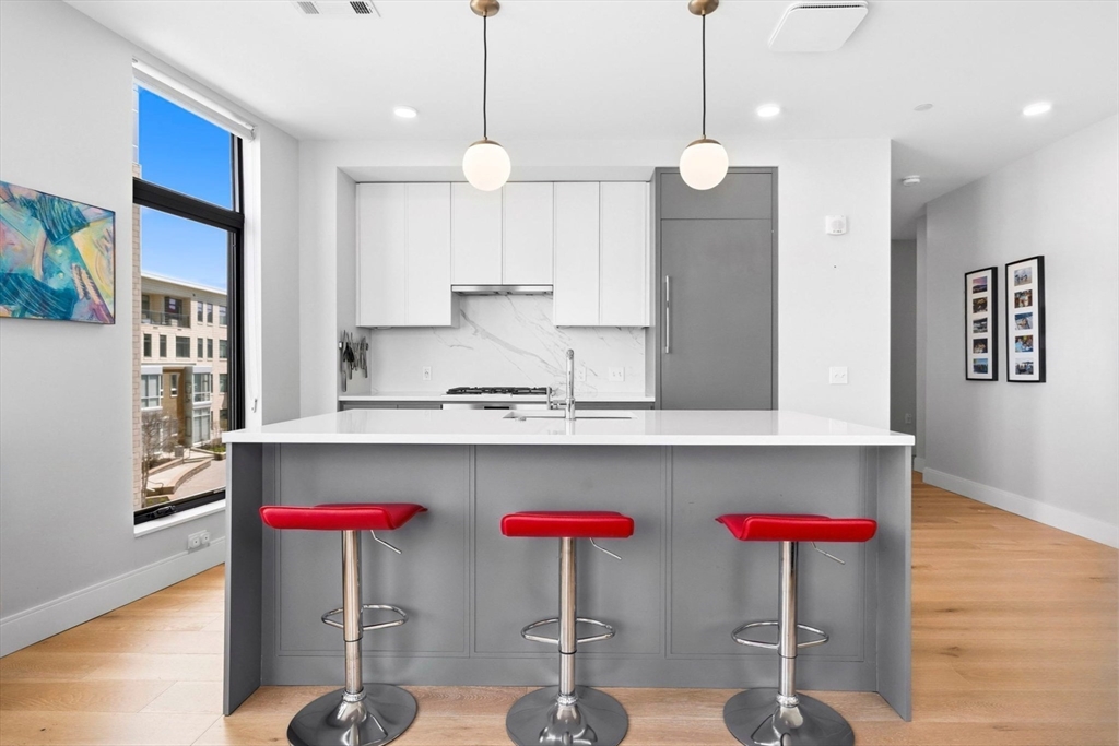191 Washington Street, Boston, Massachusetts, 2 Bedrooms Bedrooms, 5 Rooms Rooms,2 BathroomsBathrooms,Residential,For Sale,Washington Street,73504671