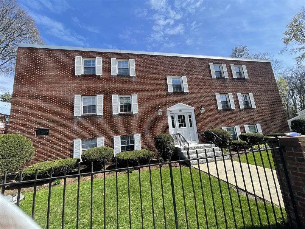 276 Albion St., Wakefield, Massachusetts, 1 Bedroom Bedrooms, 3 Rooms Rooms,1 BathroomBathrooms,Residential Lease,For Rent,Albion St.,73504680