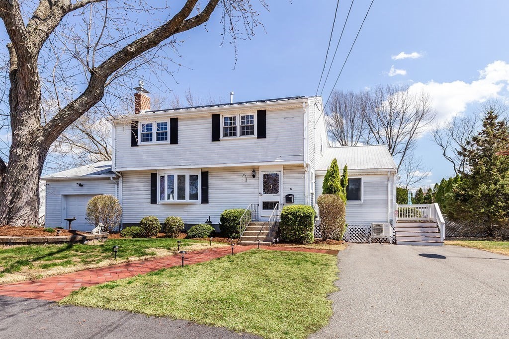 71 Pond Ln, Randolph, Massachusetts, 4 Bedrooms Bedrooms, 8 Rooms Rooms,2.5 BathroomsBathrooms,Residential,For Sale,Pond Ln,73504689