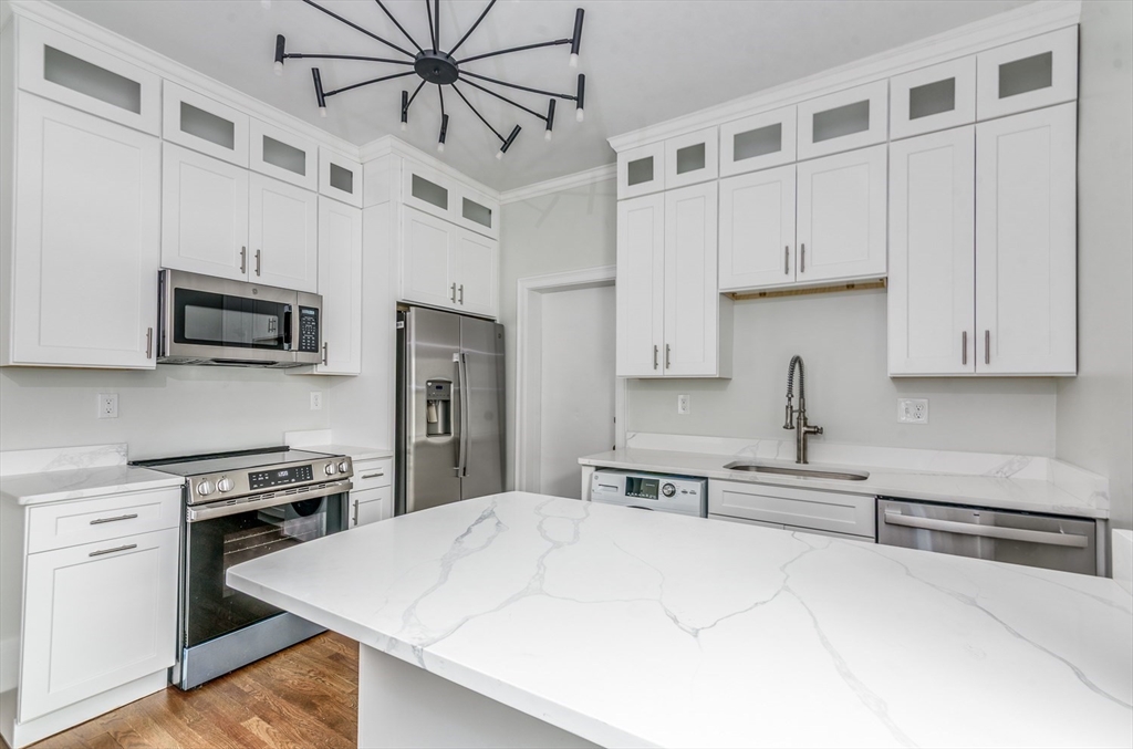 369 Tappan, Brookline, Massachusetts, 2 Bedrooms Bedrooms, 5 Rooms Rooms,1 BathroomBathrooms,Residential Lease,For Rent,Tappan,73504700