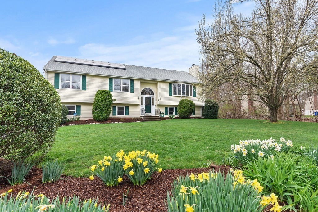 361 Richardson Ave, Attleboro, Massachusetts, 4 Bedrooms Bedrooms, 6 Rooms Rooms,2 BathroomsBathrooms,Residential,For Sale,Richardson Ave,73504705