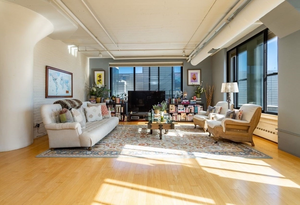 210 South Street, Boston, Massachusetts, 2 Bedrooms Bedrooms, 4 Rooms Rooms,2 BathroomsBathrooms,Residential Lease,For Rent,South Street,73504709