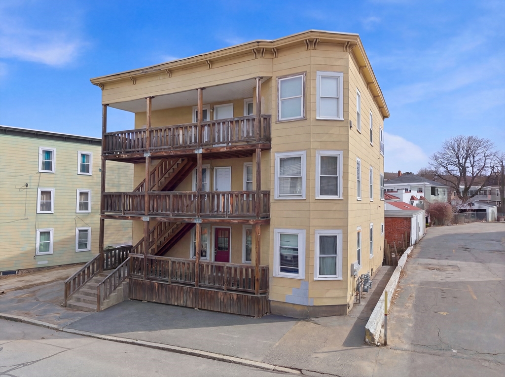 119 Woodland St, Fitchburg, Massachusetts, 10 Bedrooms Bedrooms, 16 Rooms Rooms,3 BathroomsBathrooms,Residential Income,For Sale,Woodland St,73504744