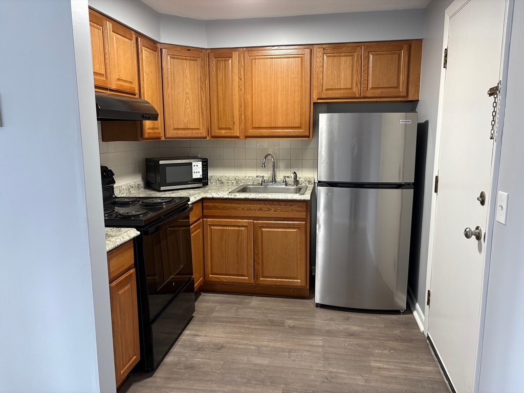90 Ford Street, Lynn, Massachusetts, 1 Bedroom Bedrooms, 3 Rooms Rooms,1 BathroomBathrooms,Residential Lease,For Rent,Ford Street,73504742