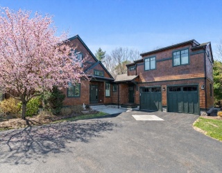 38 Raynor Dr, Hingham, Massachusetts, 3 Bedrooms Bedrooms, 14 Rooms Rooms,4.5 BathroomsBathrooms,Residential,For Sale,Raynor Dr,73504563