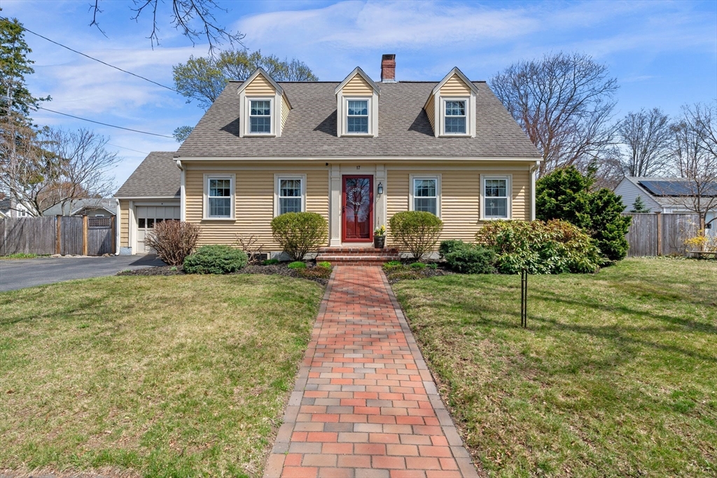 17 Princeton Ave, Beverly, Massachusetts, 4 Bedrooms Bedrooms, 8 Rooms Rooms,2.5 BathroomsBathrooms,Residential,For Sale,Princeton Ave,73504642