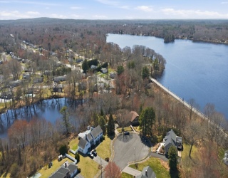 28 Lancelot Ct, Norwood, Massachusetts, 5 Bedrooms Bedrooms, 13 Rooms Rooms,4.5 BathroomsBathrooms,Residential,For Sale,Lancelot Ct,73504716