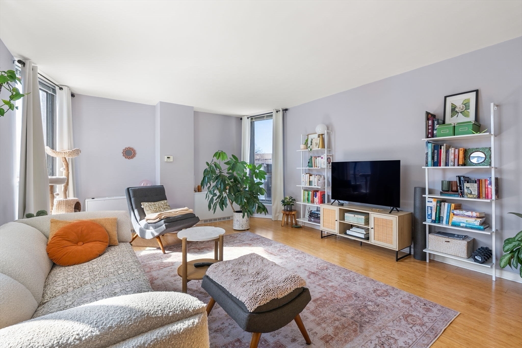 77 Pond Ave, Brookline, Massachusetts, 1 Bedroom Bedrooms, 3 Rooms Rooms,1 BathroomBathrooms,Residential,For Sale,Pond Ave,73504561