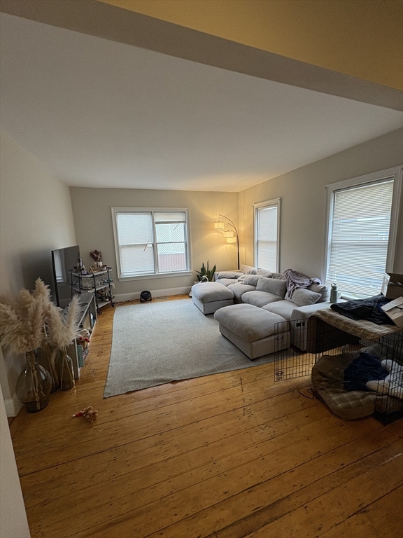 29 Covington St, Boston, Massachusetts, 2 Bedrooms Bedrooms, 5 Rooms Rooms,1 BathroomBathrooms,Residential Lease,For Rent,Covington St,73504797