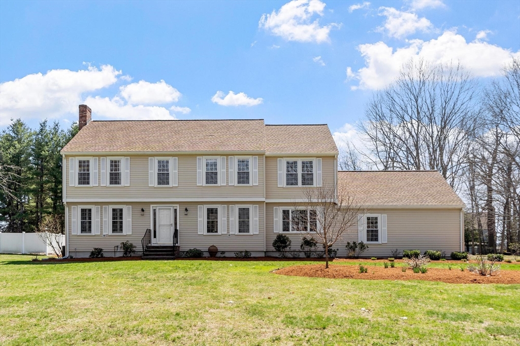 1492 Great Pond Road, North Andover, Massachusetts, 4 Bedrooms Bedrooms, 9 Rooms Rooms,2.5 BathroomsBathrooms,Residential,For Sale,Great Pond Road,73501396