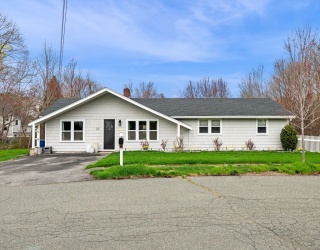 20 Sunnyvale St, Beverly, Massachusetts, 3 Bedrooms Bedrooms, 6 Rooms Rooms,1.5 BathroomsBathrooms,Residential,For Sale,Sunnyvale St,73504565