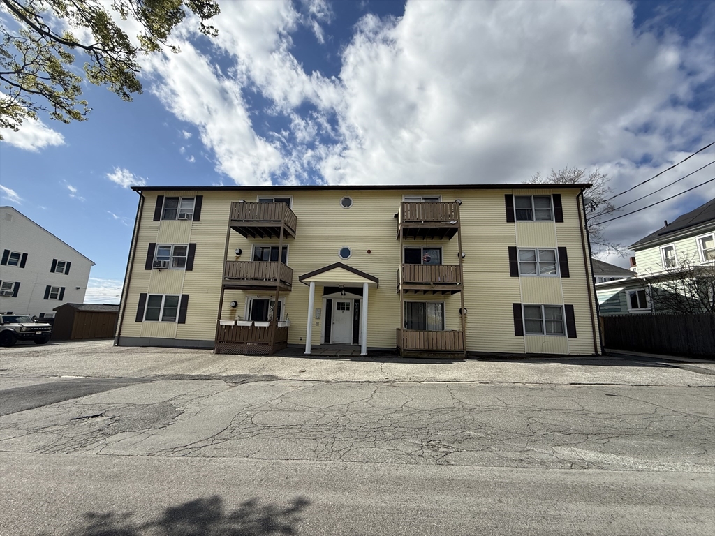 24 Larch St, New Bedford, Massachusetts, 2 Bedrooms Bedrooms, 4 Rooms Rooms,1 BathroomBathrooms,Residential,For Sale,Larch St,73504798