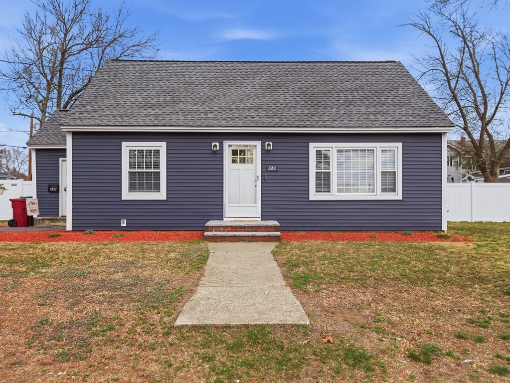 330 Woburn St, Lowell, Massachusetts, 3 Bedrooms Bedrooms, 7 Rooms Rooms,1 BathroomBathrooms,Residential,For Sale,Woburn St,73503788