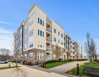 130 University Ave, Westwood, Massachusetts, 2 Bedrooms Bedrooms, 5 Rooms Rooms,2 BathroomsBathrooms,Residential,For Sale,University Ave,73504569