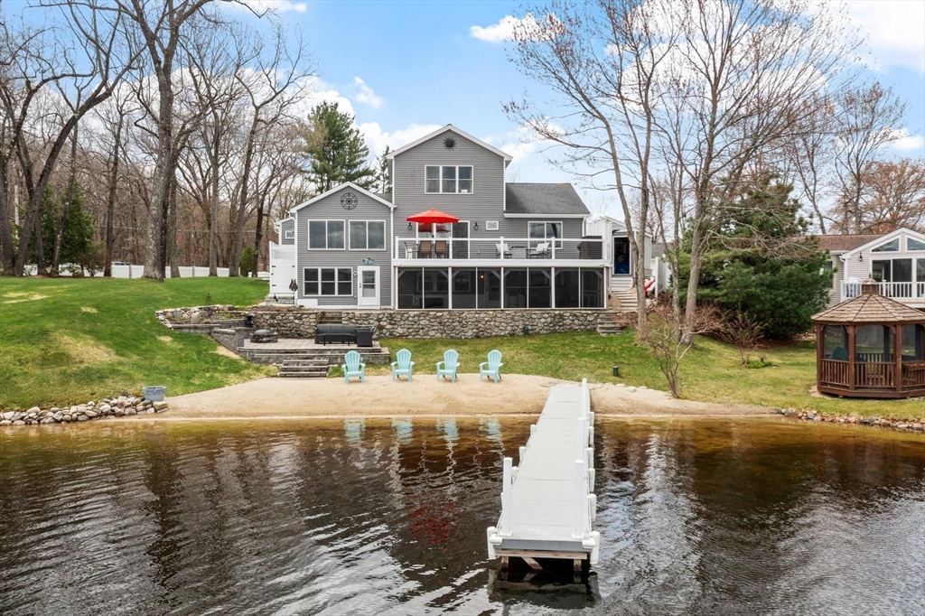 12 Johnson St, Lunenburg, Massachusetts, 2 Bedrooms Bedrooms, 4 Rooms Rooms,3.5 BathroomsBathrooms,Residential,For Sale,Johnson St,73504804