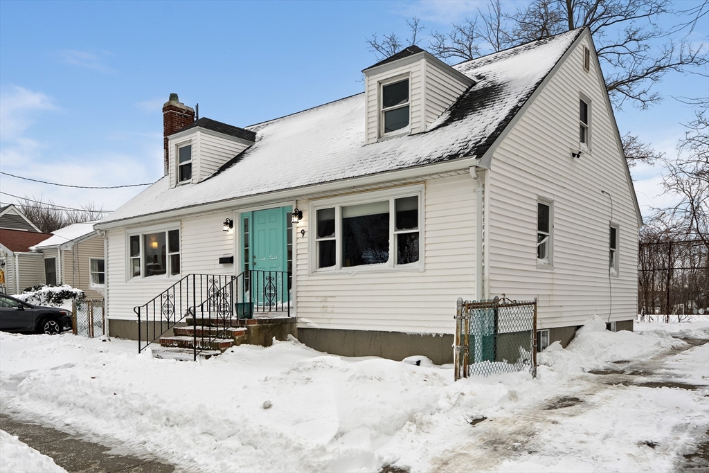 9 Darrow Street, Quincy, Massachusetts, 4 Bedrooms Bedrooms, 7 Rooms Rooms,2 BathroomsBathrooms,Residential,For Sale,Darrow Street,73480418