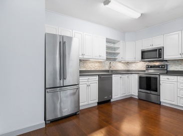 20 Hammond Pond Parkway, Newton, Massachusetts, 2 Bedrooms Bedrooms, 4 Rooms Rooms,1 BathroomBathrooms,Residential,For Sale,Hammond Pond Parkway,73467854