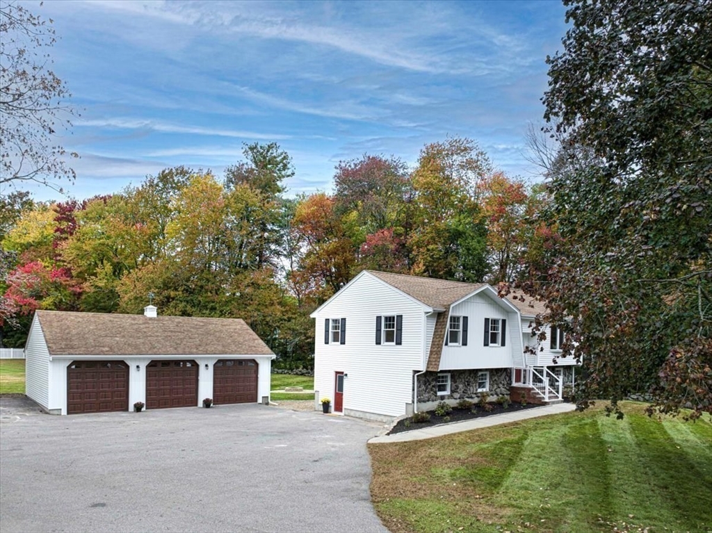 4 Bullard Circle, Medway, Massachusetts, 3 Bedrooms Bedrooms, 9 Rooms Rooms,2.5 BathroomsBathrooms,Residential,For Sale,Bullard Circle,73464217