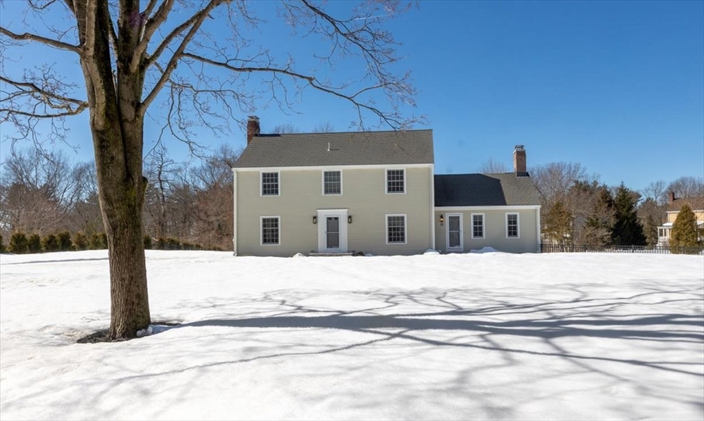 11 Berkley Cir, Hingham, Massachusetts, 4 Bedrooms Bedrooms, 8 Rooms Rooms,2.5 BathroomsBathrooms,Residential,For Sale,Berkley Cir,73485872