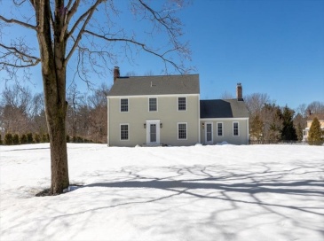 11 Berkley Cir, Hingham, Massachusetts, 4 Bedrooms Bedrooms, 8 Rooms Rooms,2.5 BathroomsBathrooms,Residential,For Sale,Berkley Cir,73485872