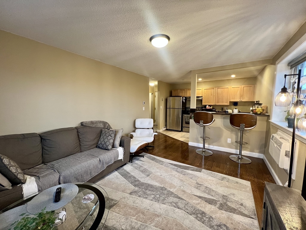 116 Sycamore St, Somerville, Massachusetts, 1 Bedroom Bedrooms, 3 Rooms Rooms,1 BathroomBathrooms,Residential Lease,For Rent,Sycamore St,73487794