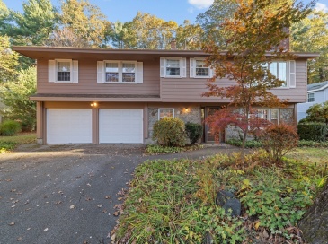37 Ledgewood Road, Framingham, Massachusetts, 4 Bedrooms Bedrooms, 10 Rooms Rooms,2.5 BathroomsBathrooms,Residential,For Sale,Ledgewood Road,73485332