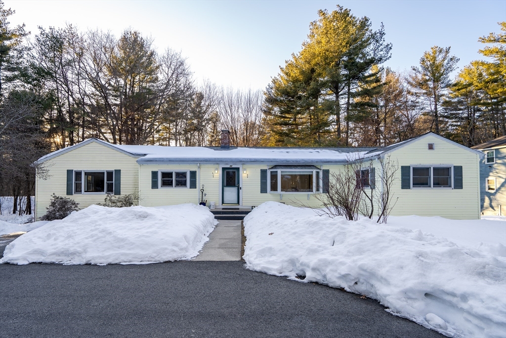 50 Acton Rd, Westford, Massachusetts, 3 Bedrooms Bedrooms, 6 Rooms Rooms,2.5 BathroomsBathrooms,Residential,For Sale,Acton Rd,73483063