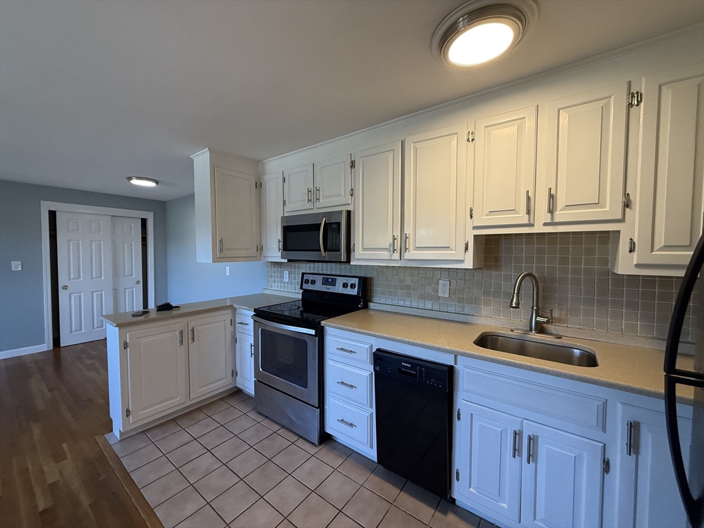 224 School St, Walpole, Massachusetts, 2 Bedrooms Bedrooms, 5 Rooms Rooms,1 BathroomBathrooms,Residential,For Sale,School St,73505014