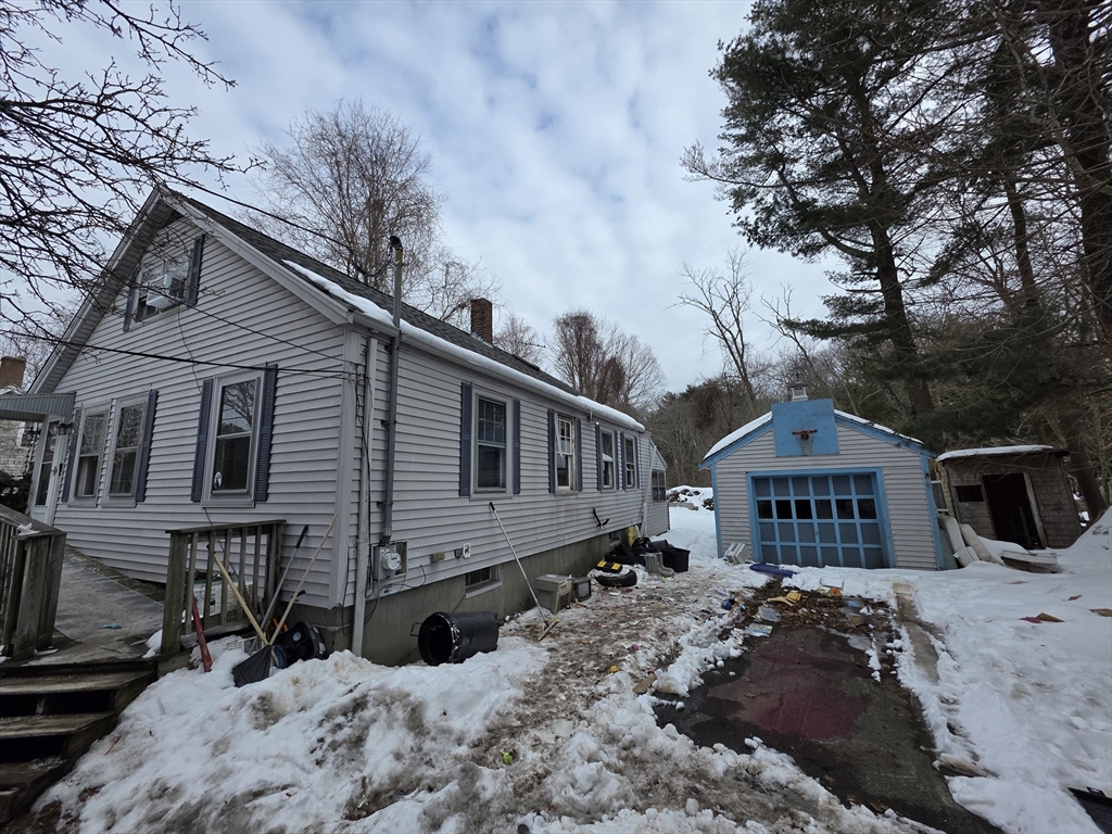 58 Turnpike St, Easton, Massachusetts, 3 Bedrooms Bedrooms, 7 Rooms Rooms,1 BathroomBathrooms,Residential,For Sale,Turnpike St,73478545