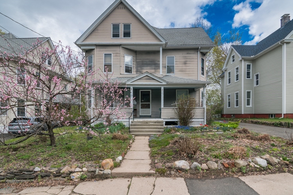 25 Morgan St, Holyoke, Massachusetts, 3 Bedrooms Bedrooms, 12 Rooms Rooms,2 BathroomsBathrooms,Residential Income,For Sale,Morgan St,73504851