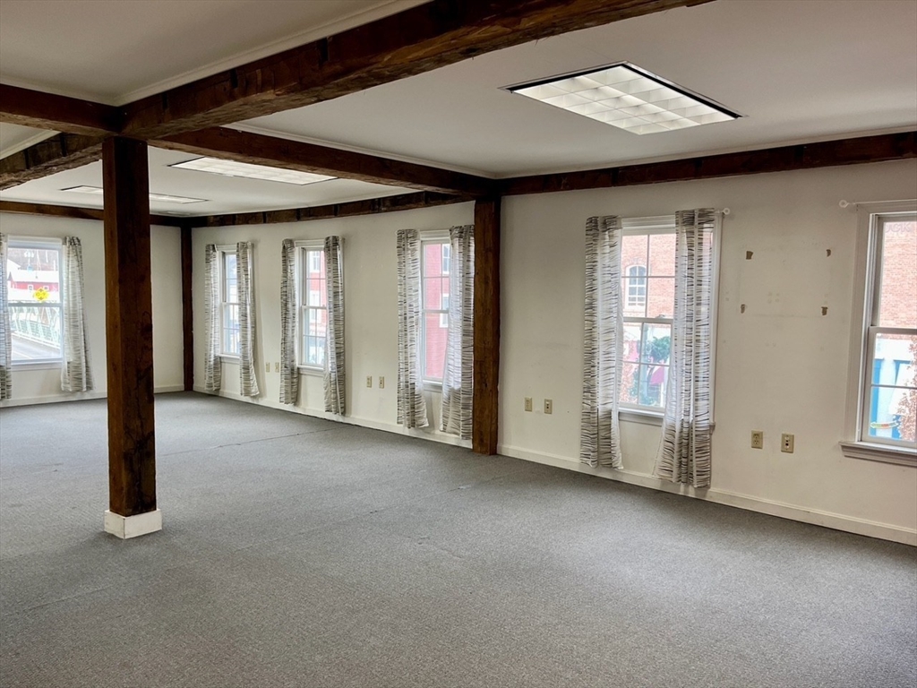 31 Bridge St, Shelburne, Massachusetts, ,Commercial Lease,For Rent,Bridge St,73504859