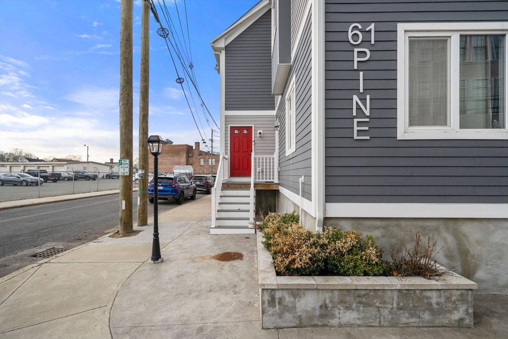 61 Pine St, Attleboro, Massachusetts, 2 Bedrooms Bedrooms, 5 Rooms Rooms,1.5 BathroomsBathrooms,Residential,For Sale,Pine St,73504869