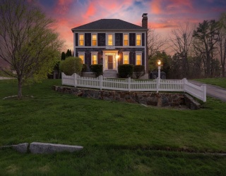 54 Old Merrill St, Amesbury, Massachusetts, 3 Bedrooms Bedrooms, 7 Rooms Rooms,2.5 BathroomsBathrooms,Residential,For Sale,Old Merrill St,73504815