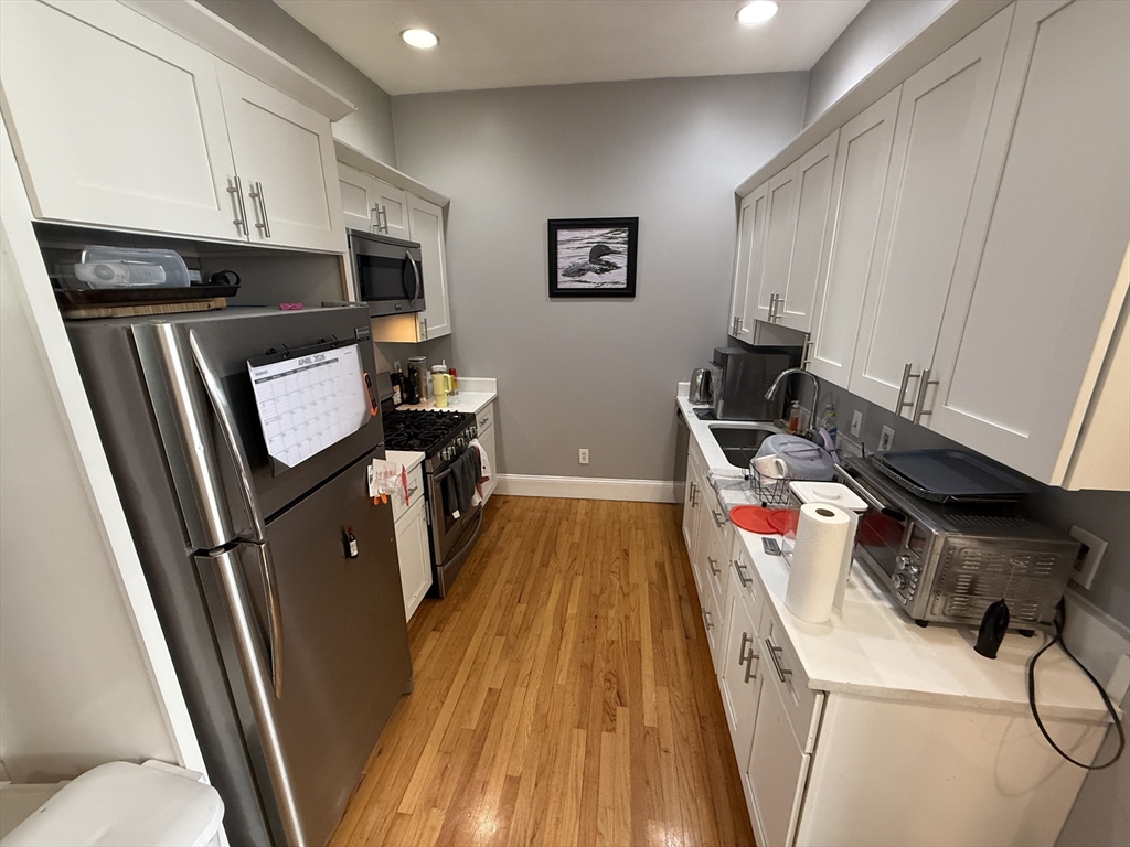 146 W Fourth Street, Boston, Massachusetts, 3 Bedrooms Bedrooms, 5 Rooms Rooms,2 BathroomsBathrooms,Residential Lease,For Rent,W Fourth Street,73504902