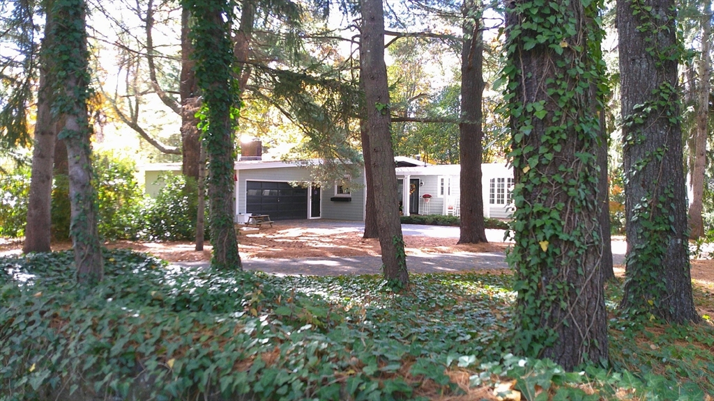 21 Brackenbury Ln, Beverly, Massachusetts, 4 Bedrooms Bedrooms, 9 Rooms Rooms,2.5 BathroomsBathrooms,Residential,For Sale,Brackenbury Ln,73504914