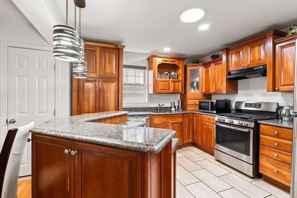 83 Dexter St, Cumberland, Rhode Island, 3 Bedrooms Bedrooms, 8 Rooms Rooms,3 BathroomsBathrooms,Residential,For Sale,Dexter St,73504919