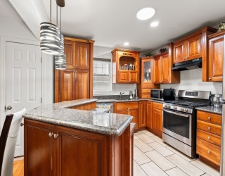 83 Dexter St, Cumberland, Rhode Island, 3 Bedrooms Bedrooms, 8 Rooms Rooms,3 BathroomsBathrooms,Residential,For Sale,Dexter St,73504919