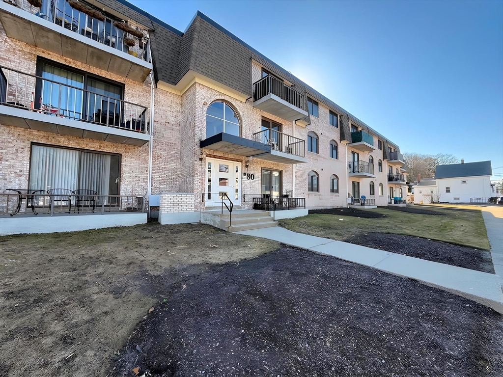 80 High St, Dedham, Massachusetts, 2 Bedrooms Bedrooms, 4 Rooms Rooms,1 BathroomBathrooms,Residential,For Sale,High St,73504923