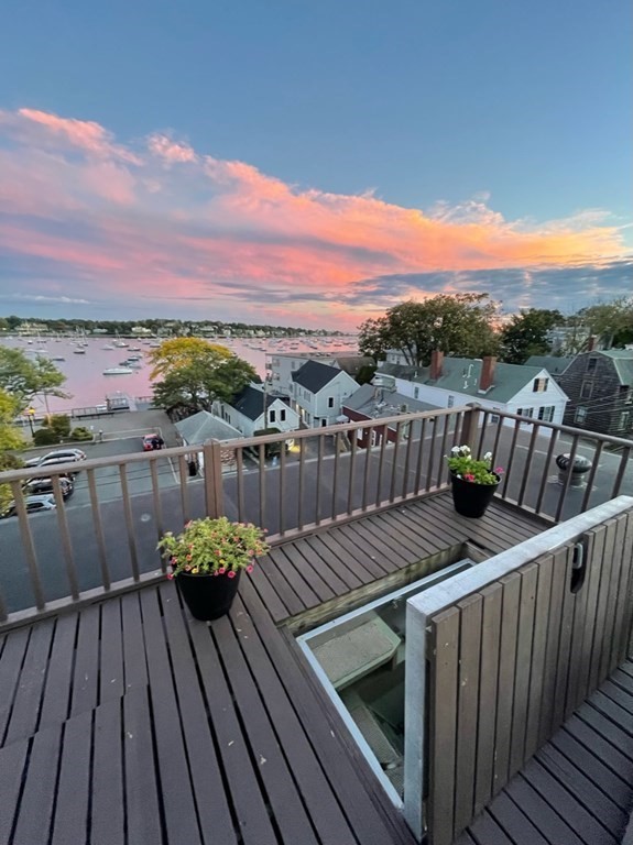 72 Front Street, Marblehead, Massachusetts, 2 Bedrooms Bedrooms, 4 Rooms Rooms,1 BathroomBathrooms,Residential Lease,For Rent,Front Street,73504936