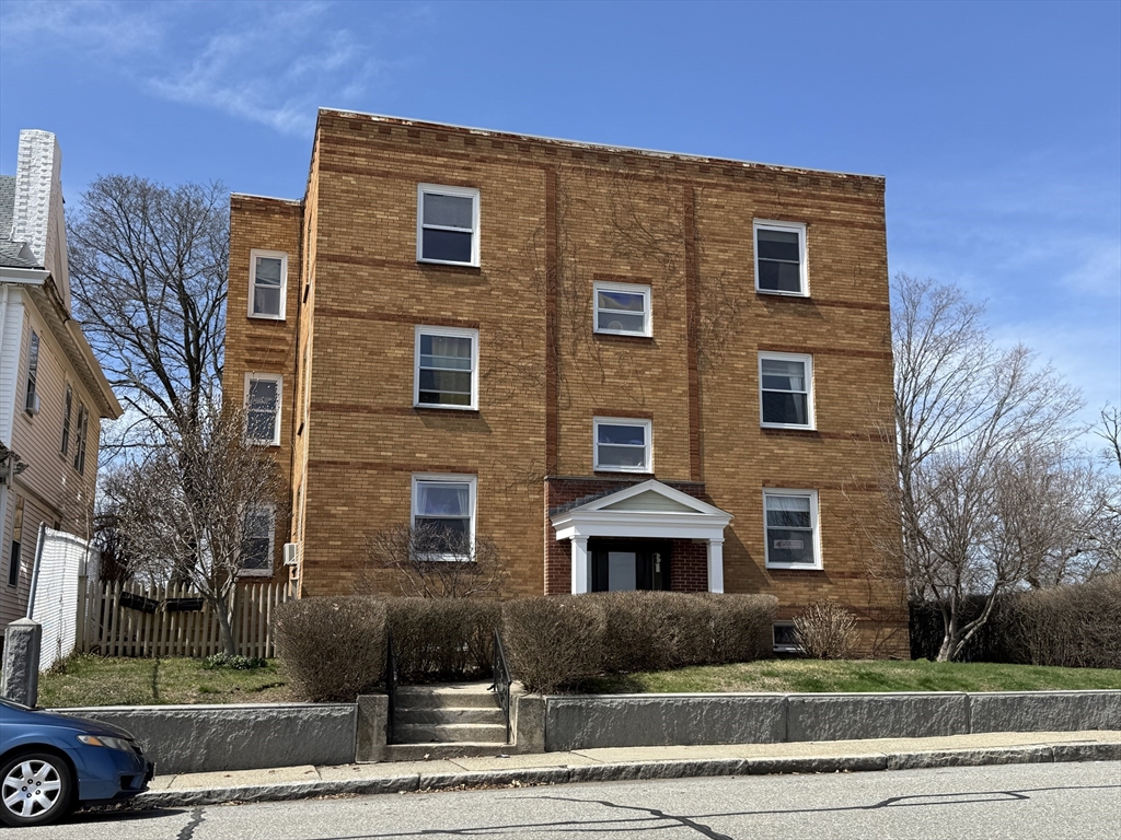 31 Chestnut St, Worcester, Massachusetts, 2 Bedrooms Bedrooms, 5 Rooms Rooms,1 BathroomBathrooms,Residential,For Sale,Chestnut St,73504930