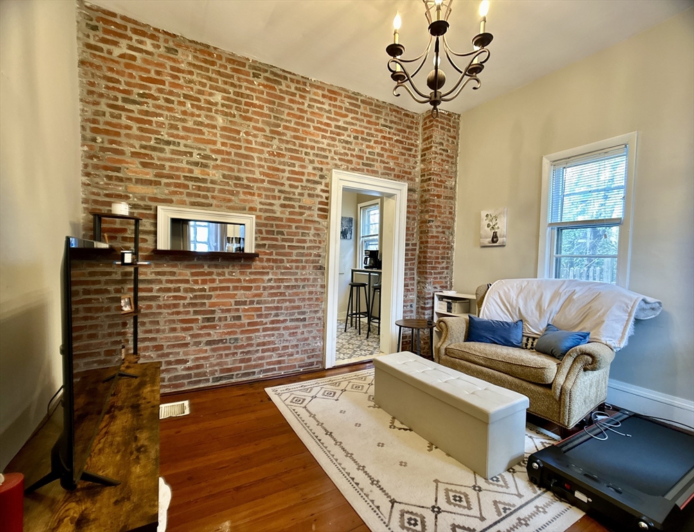 271 Chestnut Ave, Boston, Massachusetts, 1 Bedroom Bedrooms, 3 Rooms Rooms,1 BathroomBathrooms,Residential Lease,For Rent,Chestnut Ave,73504943