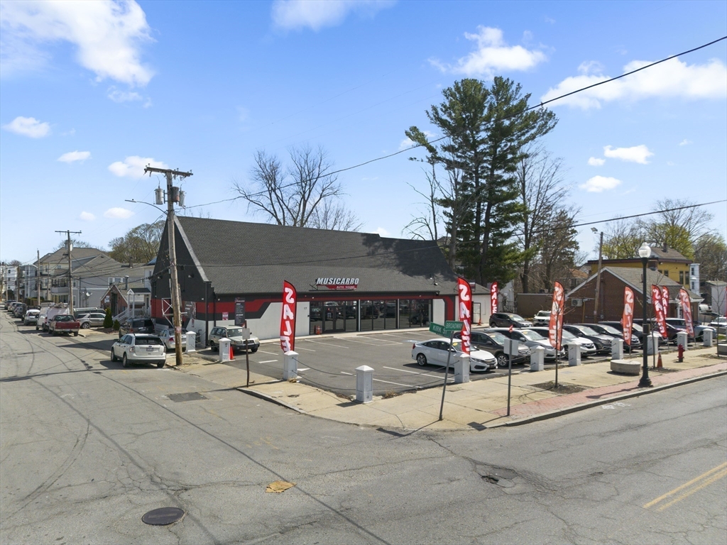 17 Broadway, Methuen, Massachusetts, ,Commercial Sale,For Sale,Broadway,73504952