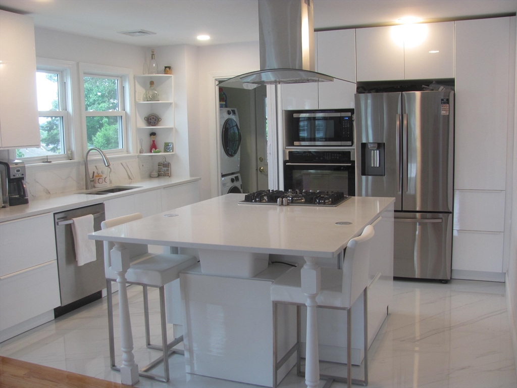 50 Carroll St, Watertown, Massachusetts, 3 Bedrooms Bedrooms, 9 Rooms Rooms,2 BathroomsBathrooms,Residential,For Sale,Carroll St,73440793