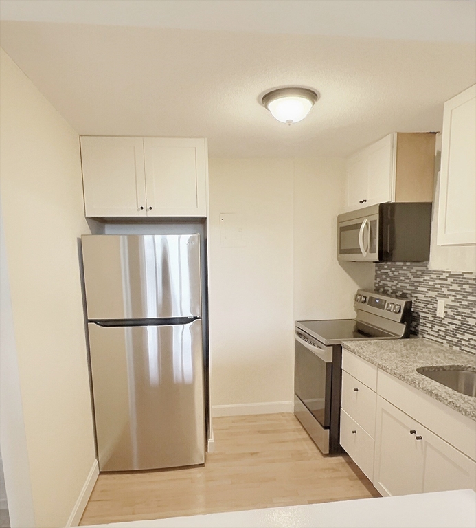 1039 Commonwealth Ave, Boston, Massachusetts, 2 Bedrooms Bedrooms, 3 Rooms Rooms,1 BathroomBathrooms,Residential Lease,For Rent,Commonwealth Ave,73505095