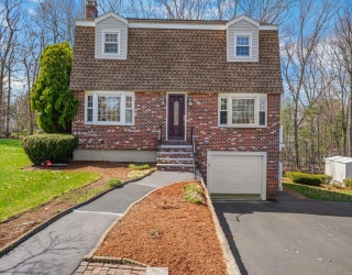 10 Blackhorse Lane, Burlington, Massachusetts, 3 Bedrooms Bedrooms, 7 Rooms Rooms,1.5 BathroomsBathrooms,Residential,For Sale,Blackhorse Lane,73505098