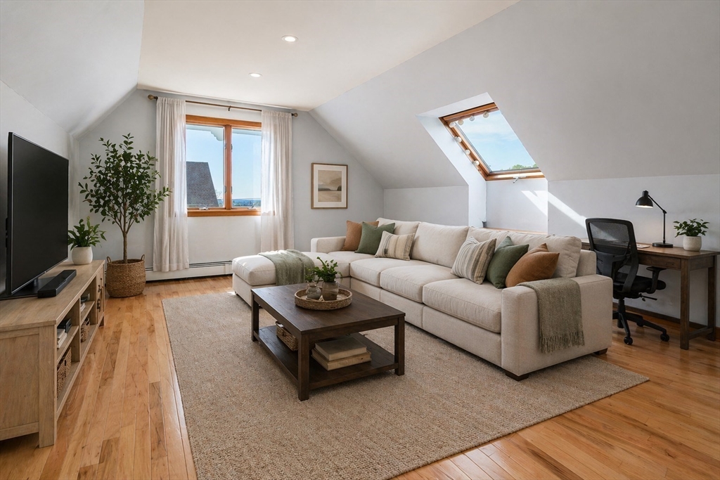 99 Day Street, Norwood, Massachusetts, 2 Bedrooms Bedrooms, 4 Rooms Rooms,1 BathroomBathrooms,Residential Lease,For Rent,Day Street,73505103