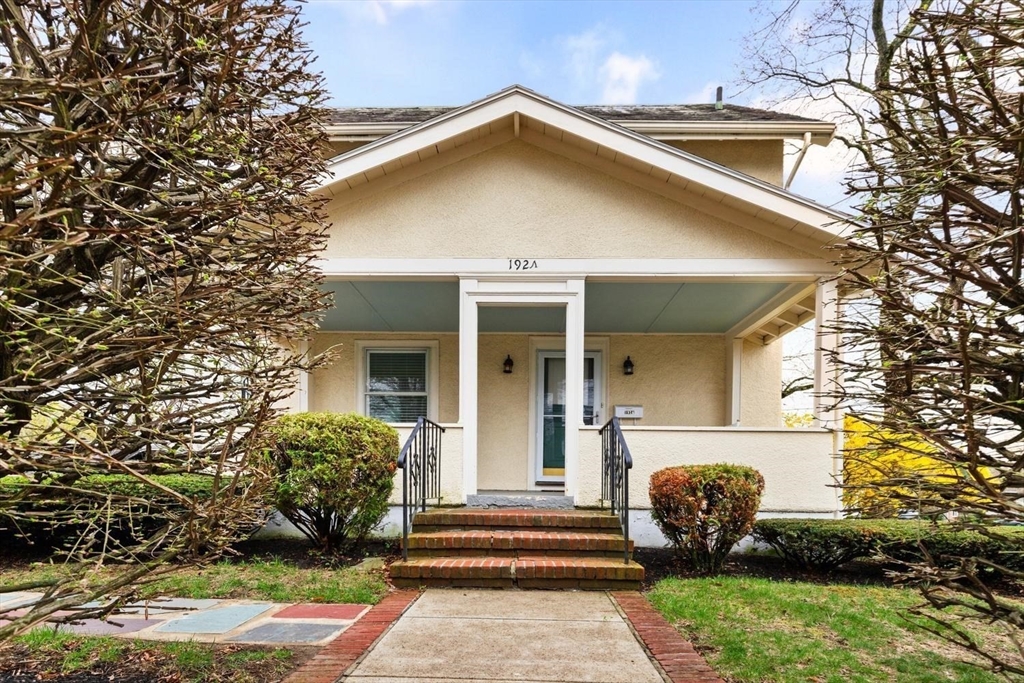 192 Salem St, Wakefield, Massachusetts, 3 Bedrooms Bedrooms, 7 Rooms Rooms,2 BathroomsBathrooms,Residential Income,For Sale,Salem St,73504944